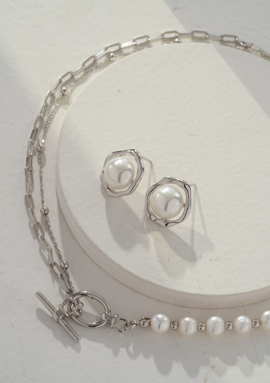 Pearl & Chain Necklace